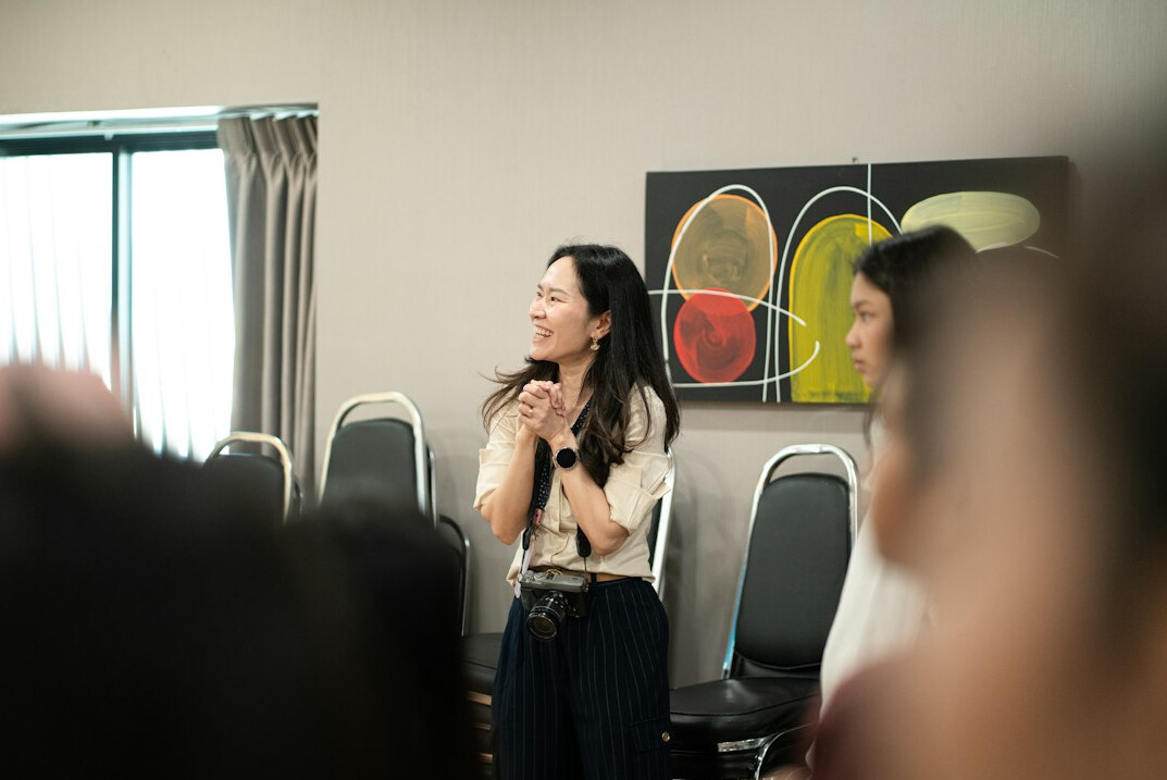 confident speaker body language