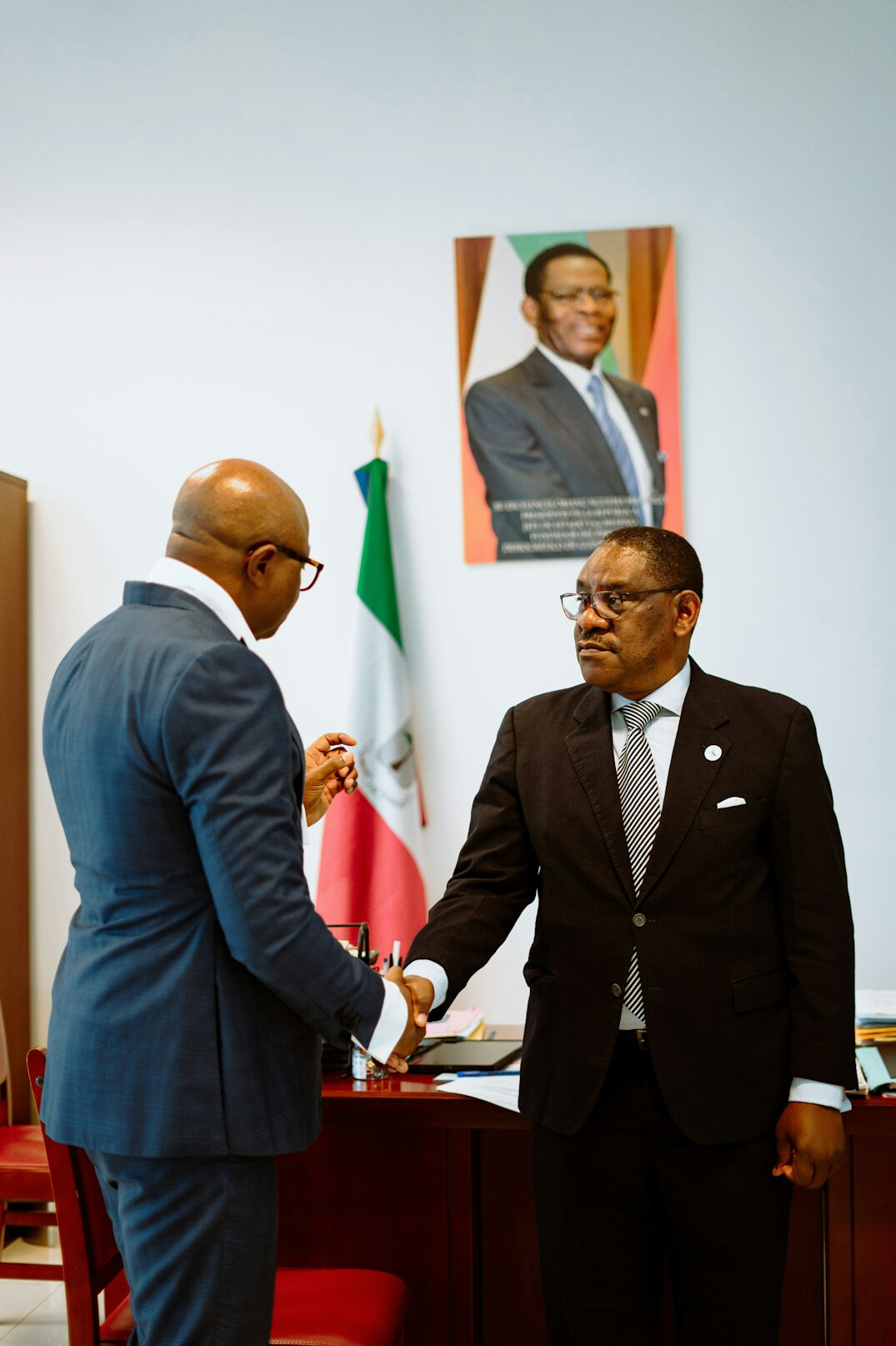 business handshake agreement